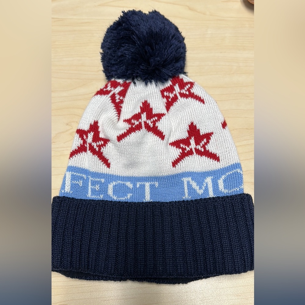 Perfect Moment Beanie in excellent condition.  No makeup no flaws no smells